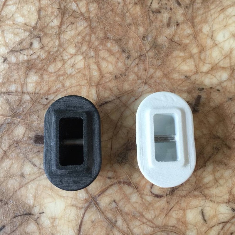 Futures leash plug Black